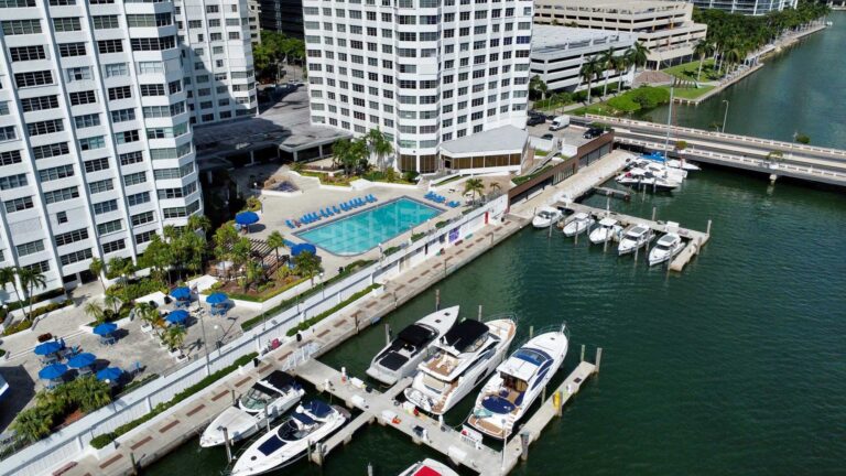 marina services and amenities at Vice City Marina Brickell Miami